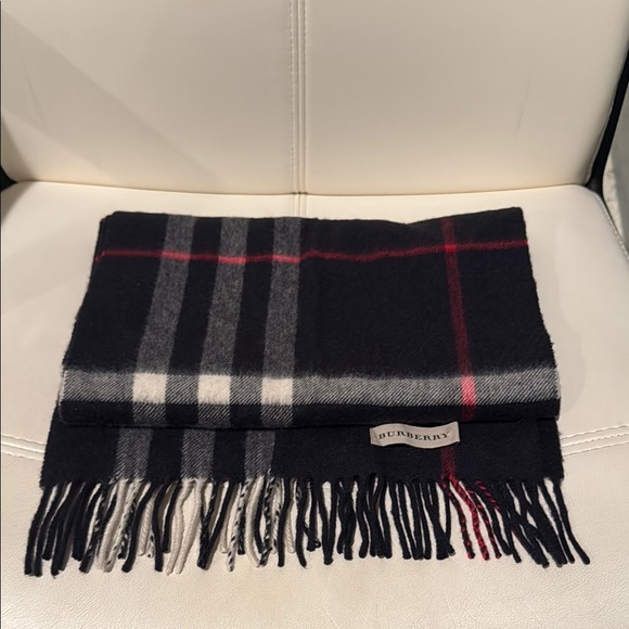 Men’s Burberry Plaid Scarf - Picture 1 of 3